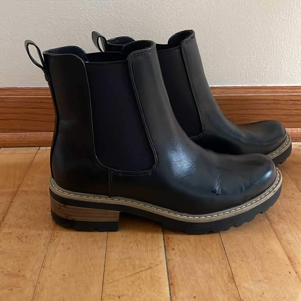 Black Chelsea boot